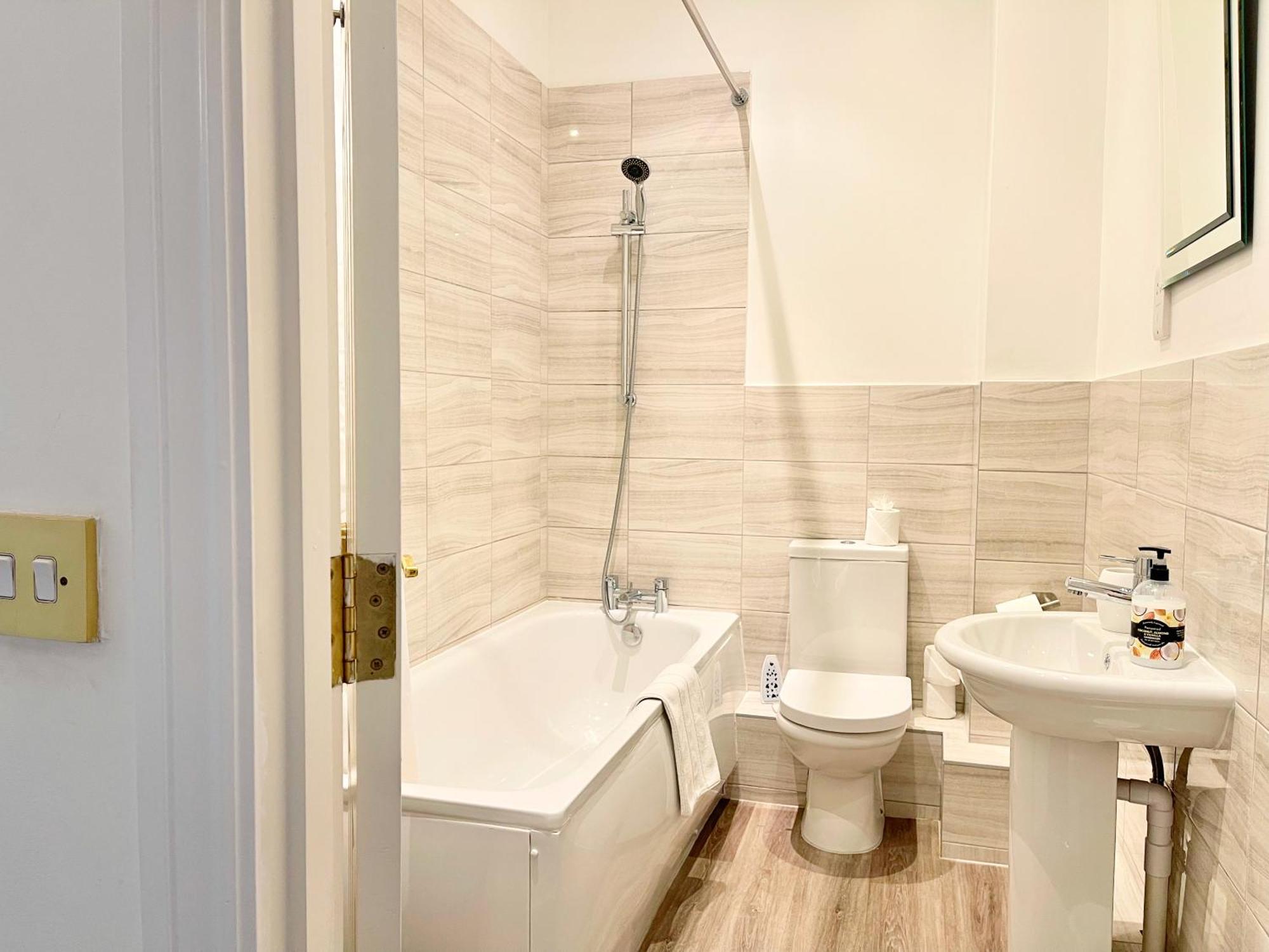 เซนต์แอนดรูอพาร์ตเมนท์ Apartment เมดสโตน ภายนอก รูปภาพ